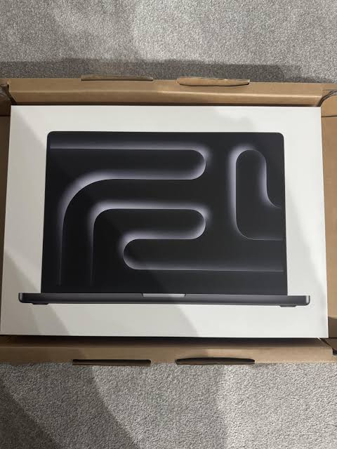 MacBook Pro 16' M4 Max  - Vue 2