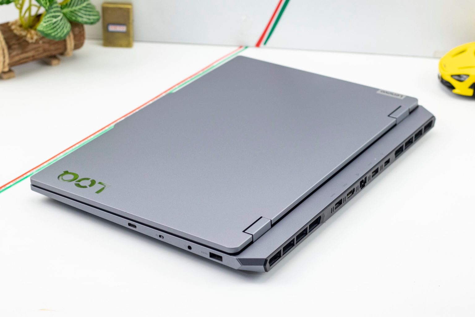 Lenovo LOQ 15IRX10 (2025) - Vue 2